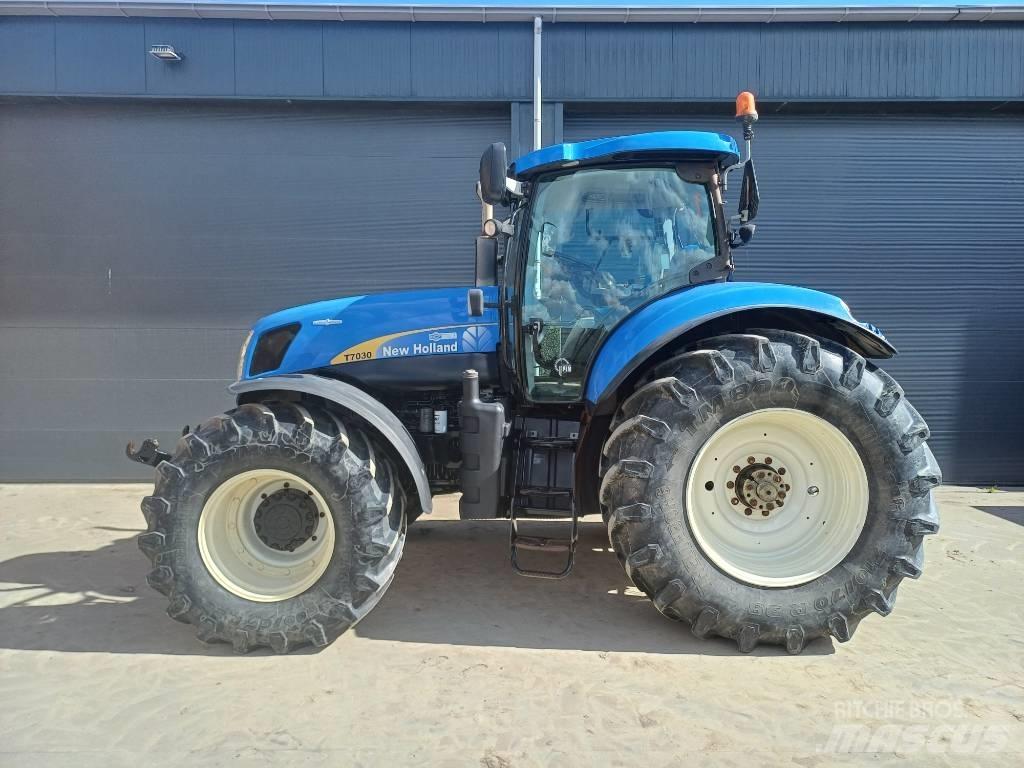 New Holland T7030AC Trattori