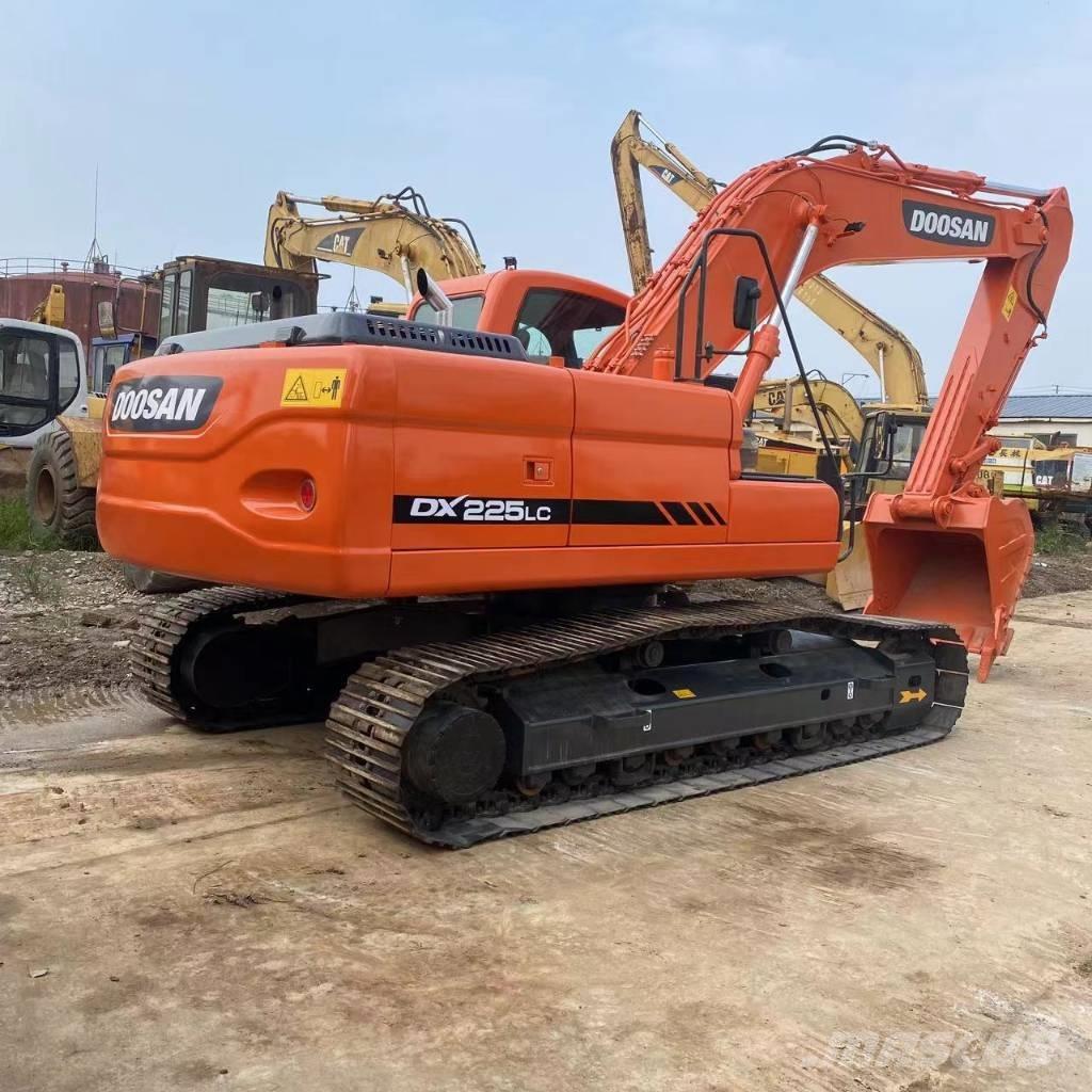 Doosan DX 225 LC Escavatori cingolati