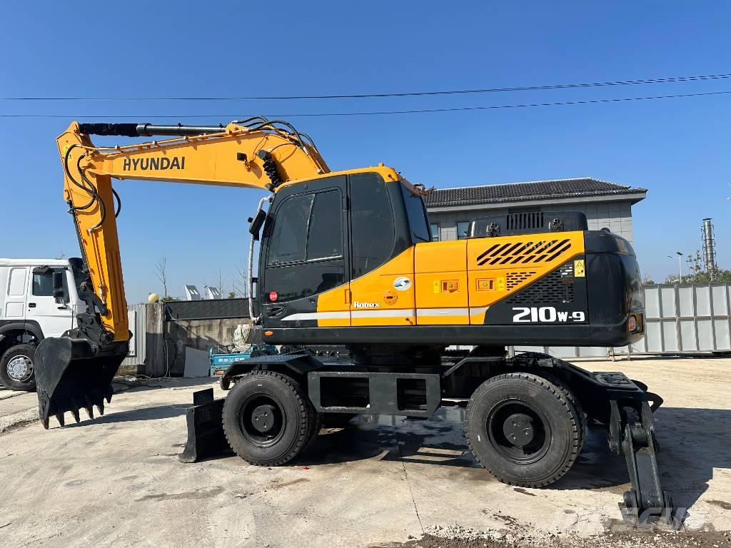 Hyundai R210W-9 Escavatori gommati