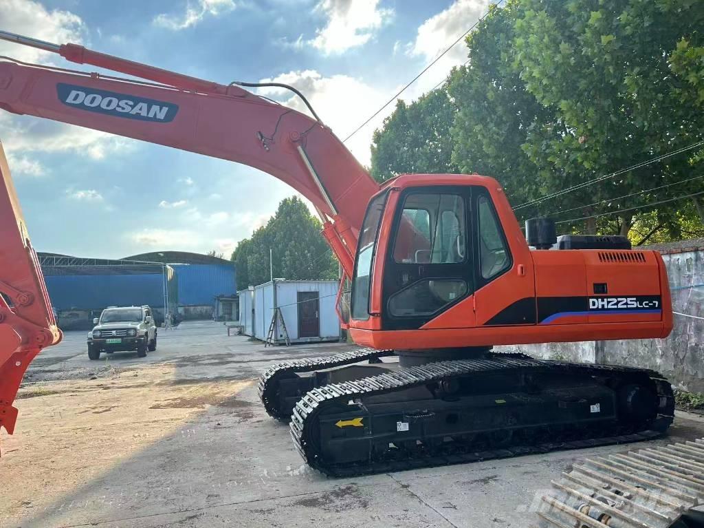 Doosan 225 Escavatori cingolati