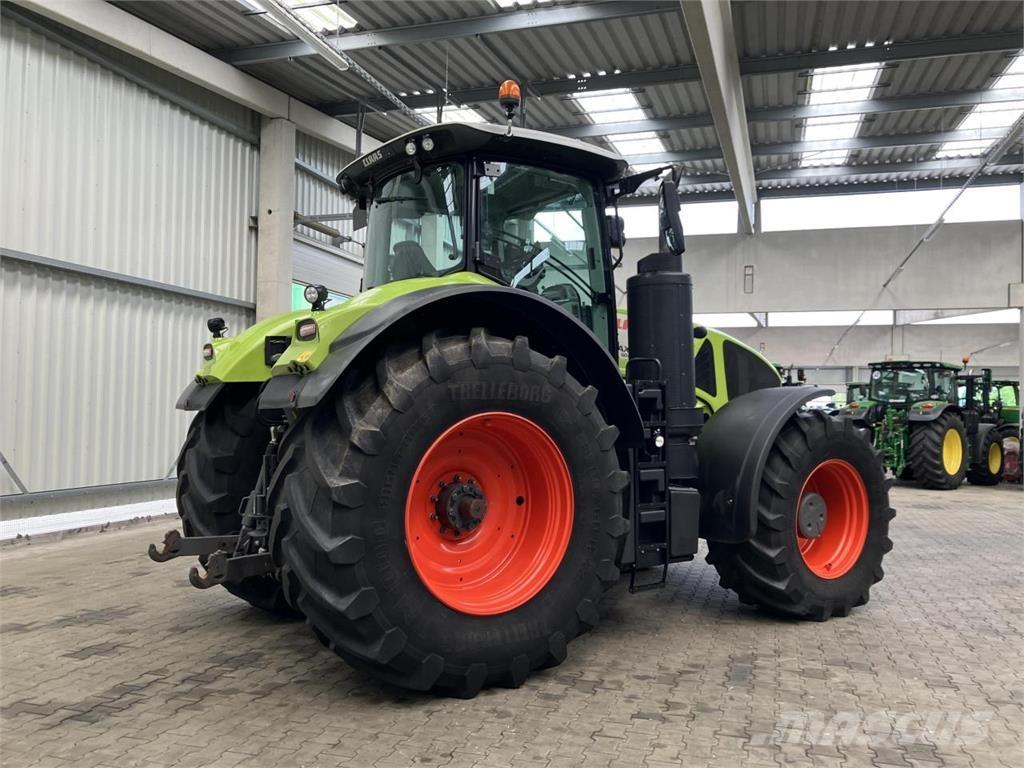 CLAAS Axion 930 Trattori