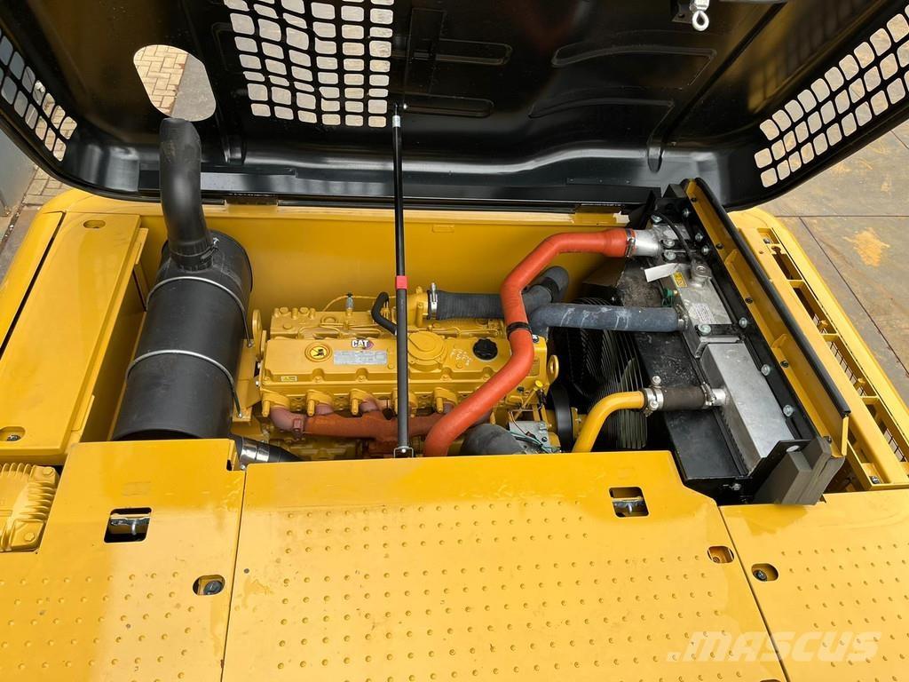 CAT 323D3 Escavatori cingolati