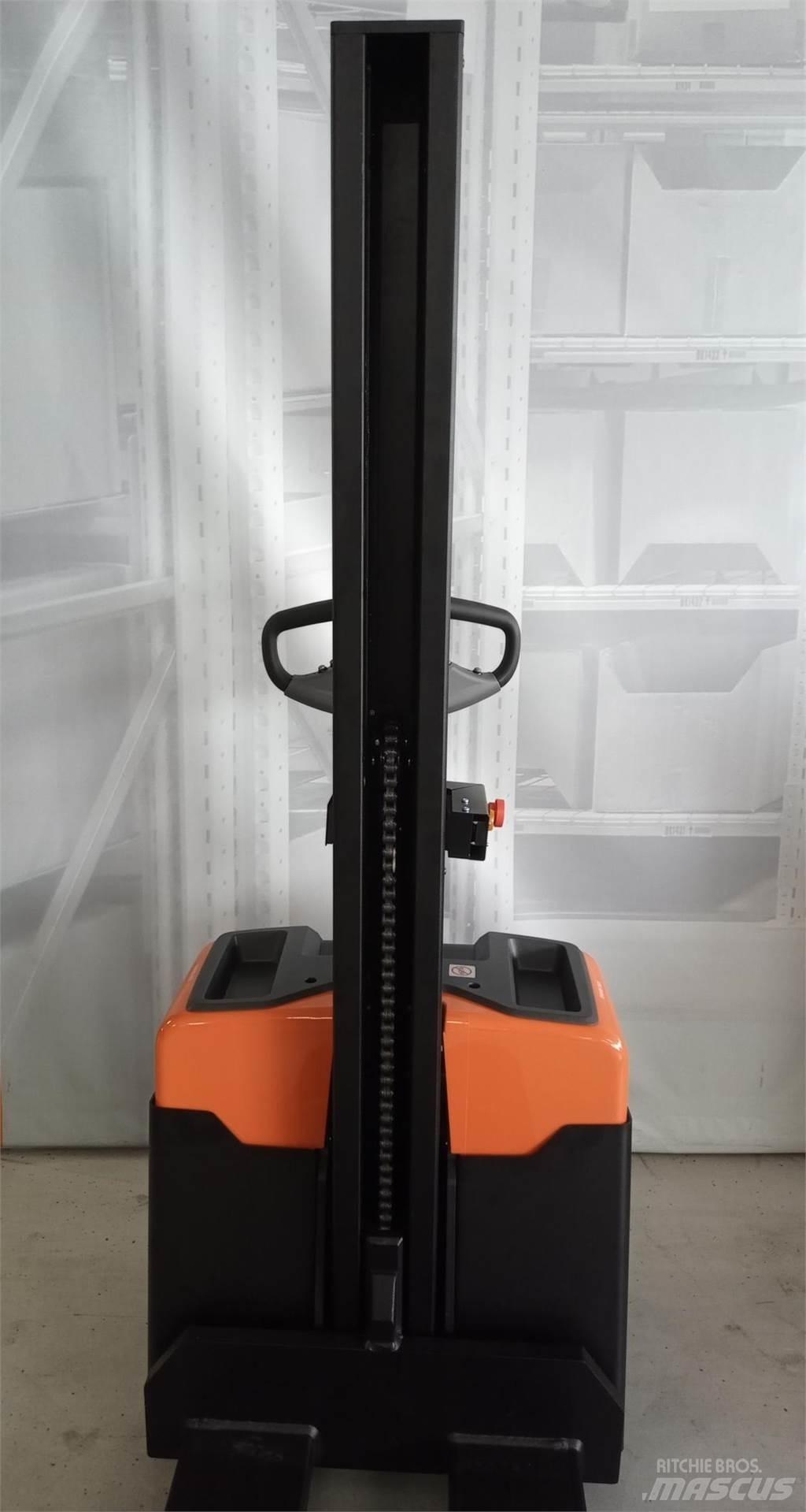 Toyota HWE100 Transpallet uomo a terra