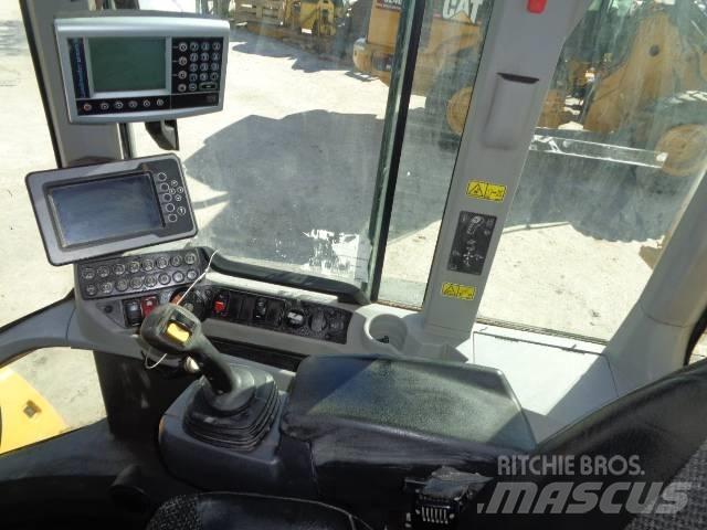 CAT 938M Pale gommate