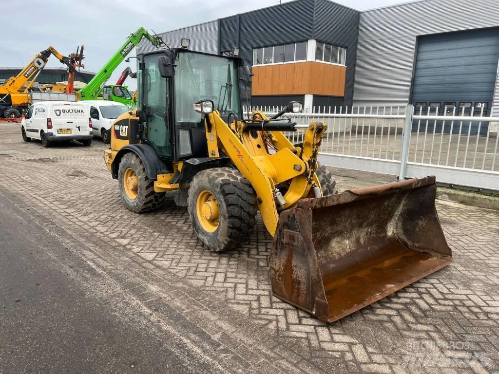 CAT 906 M Pale gommate