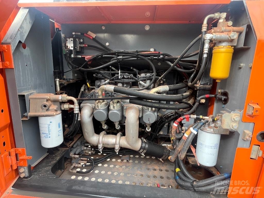 Hitachi ZX 250 LC-6 Escavatori cingolati