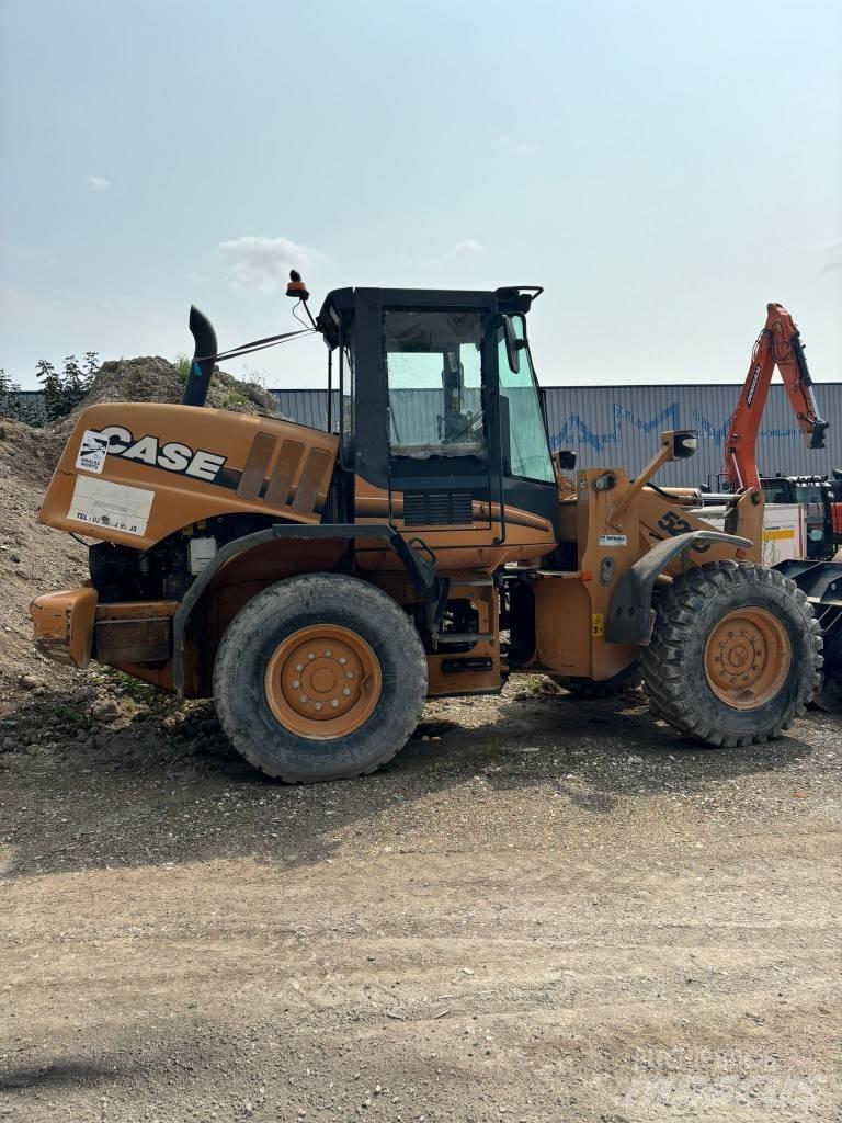 CASE 521 D Pale gommate