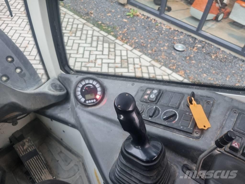 Liebherr l506c Pale gommate