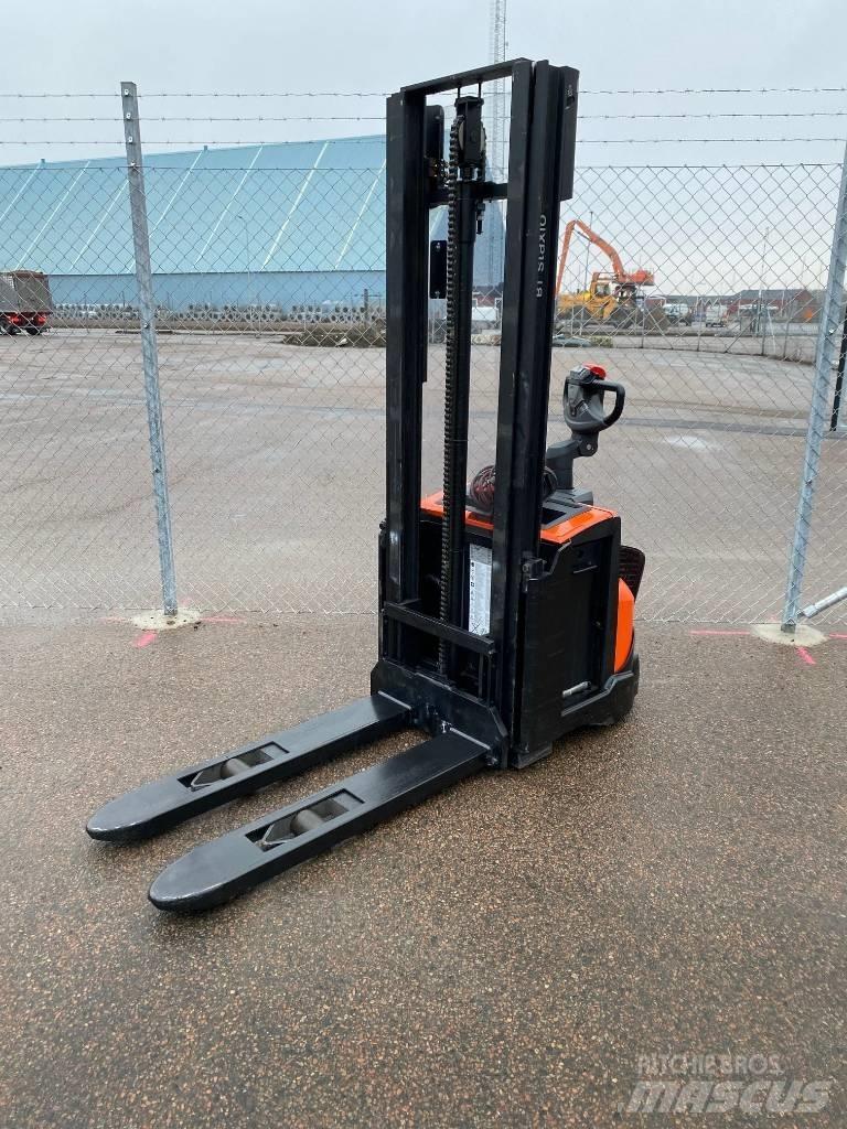 Toyota SWE120 Transpallet uomo a terra