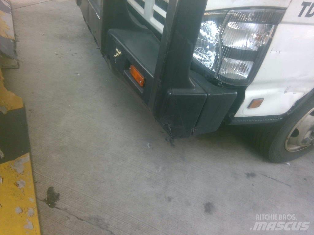 Isuzu NPR Cisterna