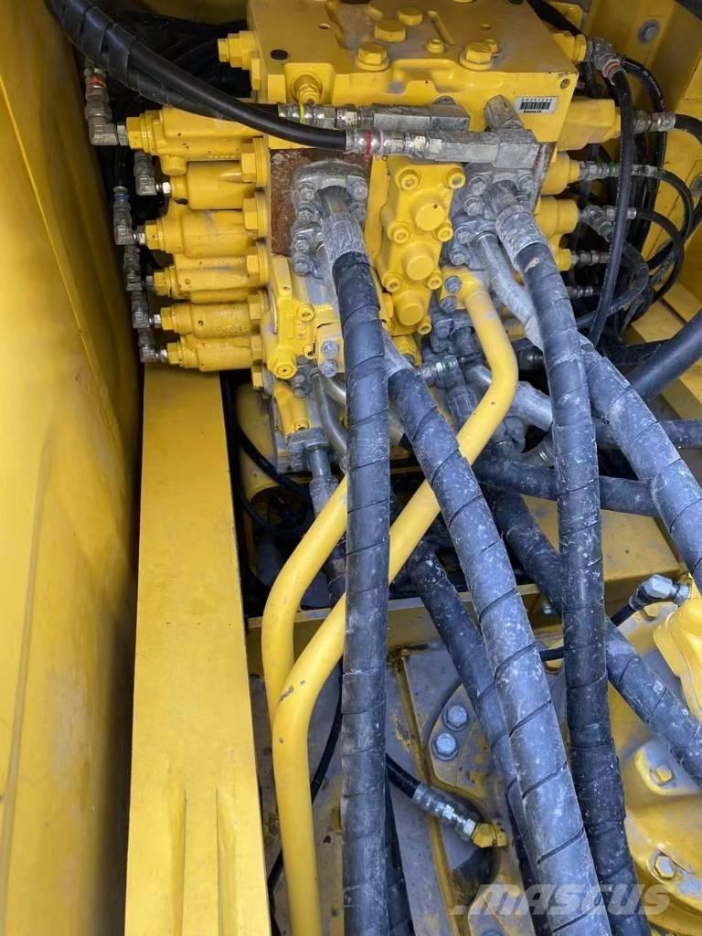 Komatsu 240LC-8 Escavatori cingolati