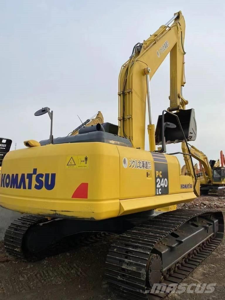 Komatsu 240LC-8 Escavatori cingolati