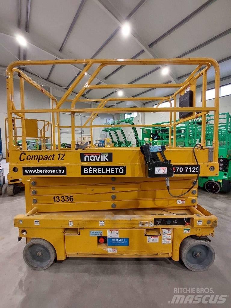 Haulotte Compact 12 Piattaforme a pantografo