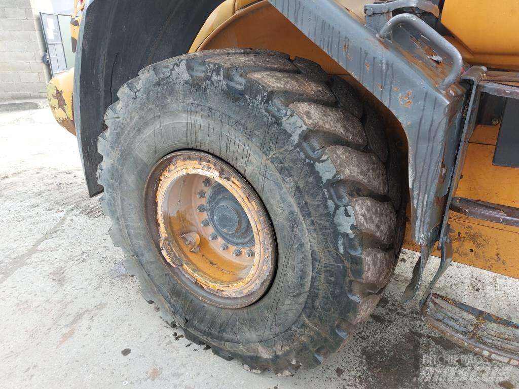 CASE 821 FXR Pale gommate