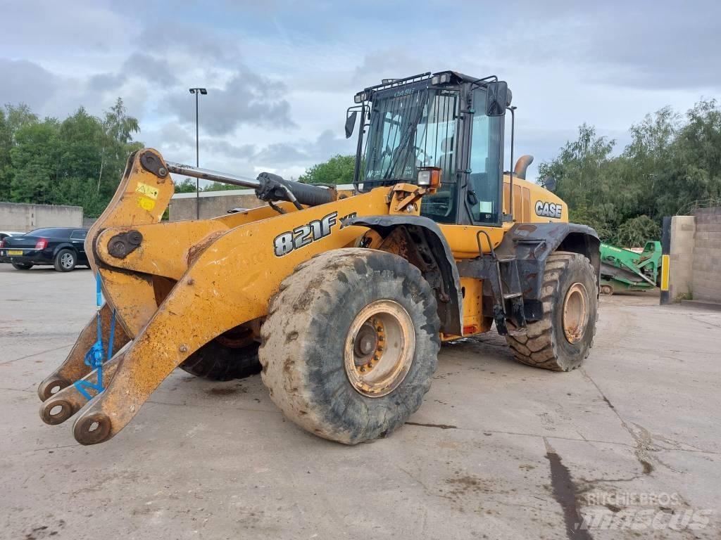 CASE 821 FXR Pale gommate