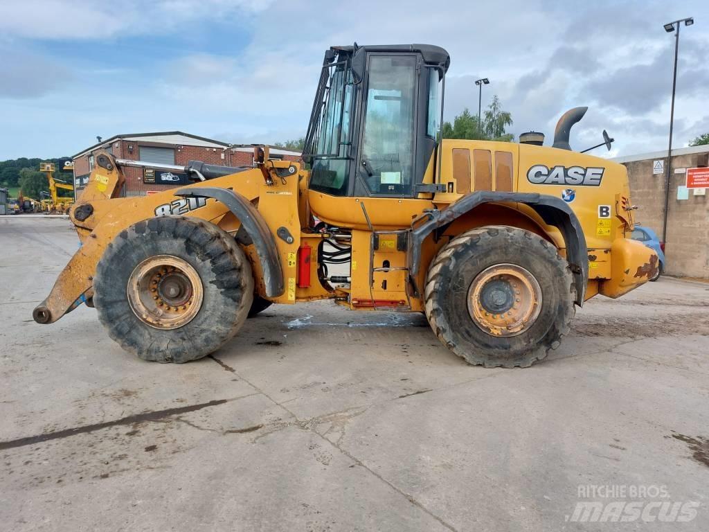 CASE 821 FXR Pale gommate