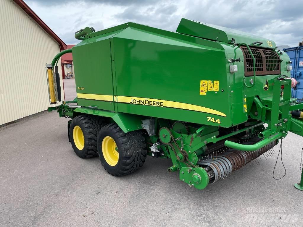 John Deere 744 H Rotopresse