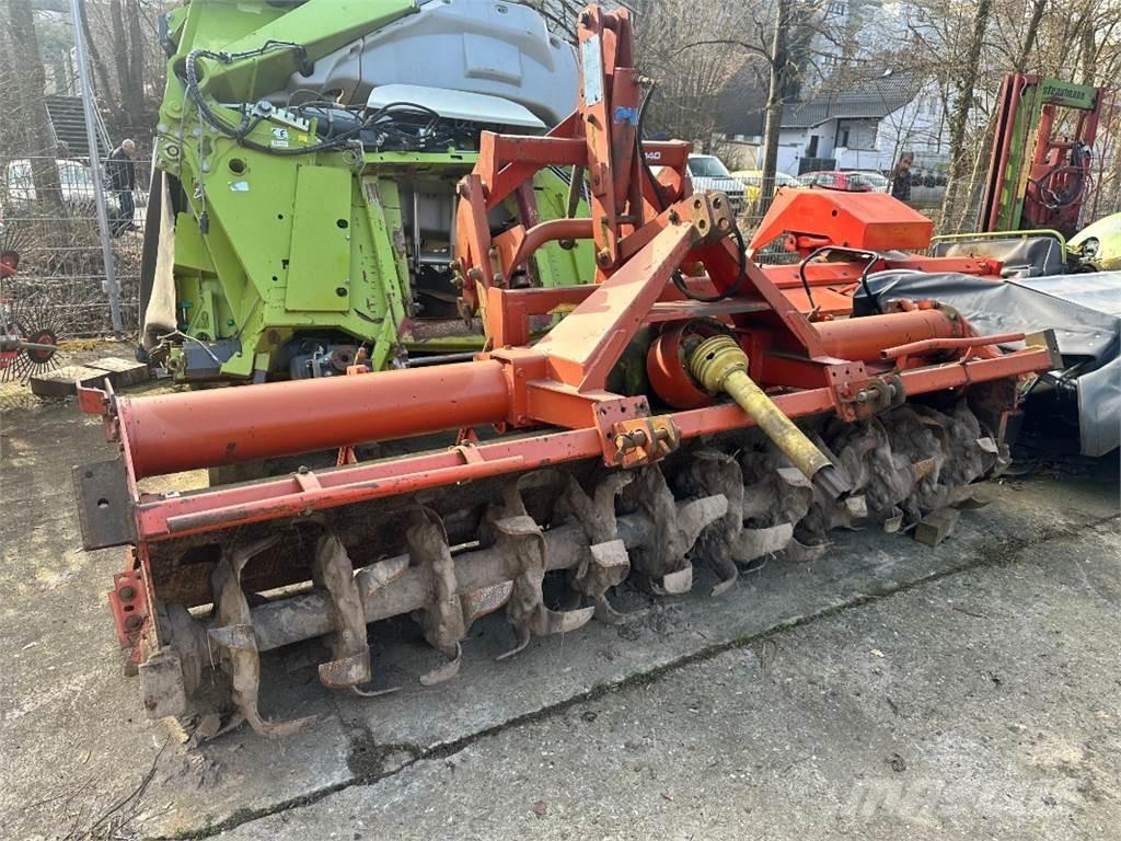 Kuhn EL140N 305 Lavori per la preparazione del terreno