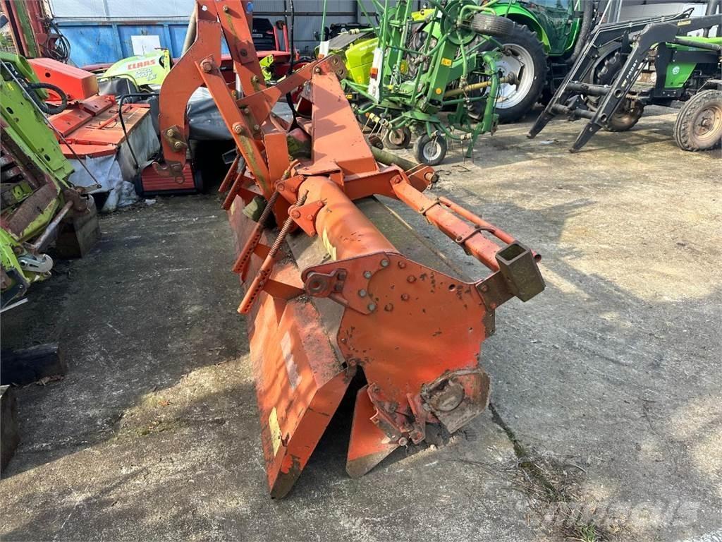 Kuhn EL140N 305 Lavori per la preparazione del terreno