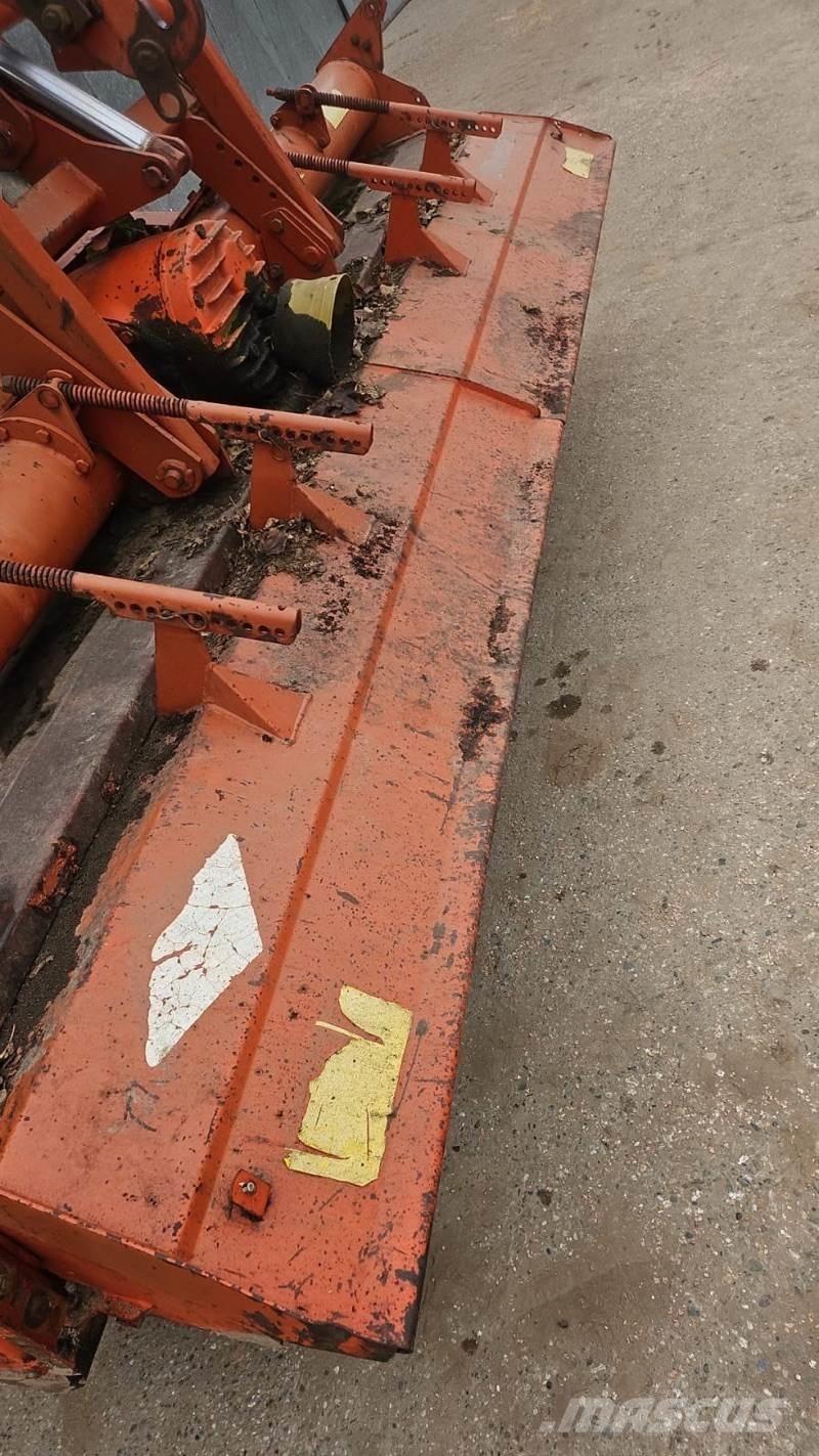 Kuhn EL140N 305 Lavori per la preparazione del terreno
