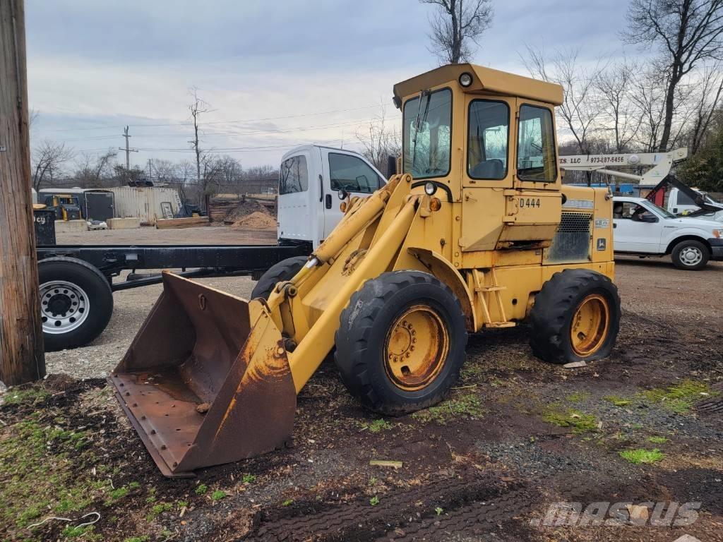 John Deere 444 A Pale gommate