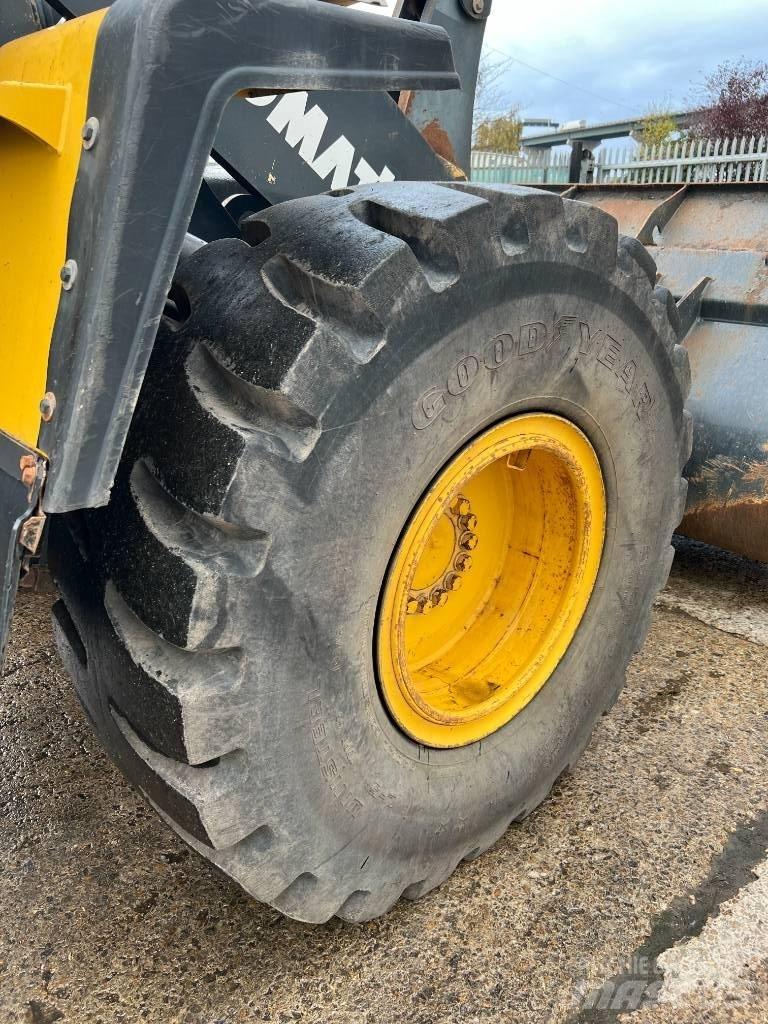 Komatsu WA320PZ-6 Pale gommate