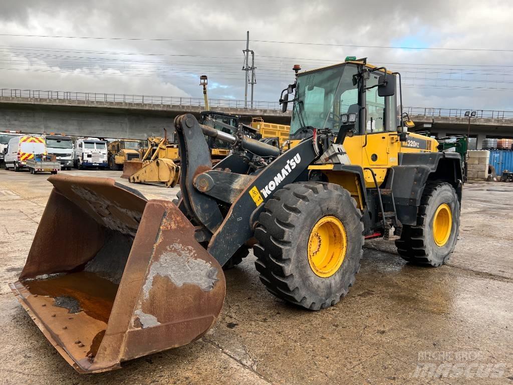 Komatsu WA320PZ-6 Pale gommate
