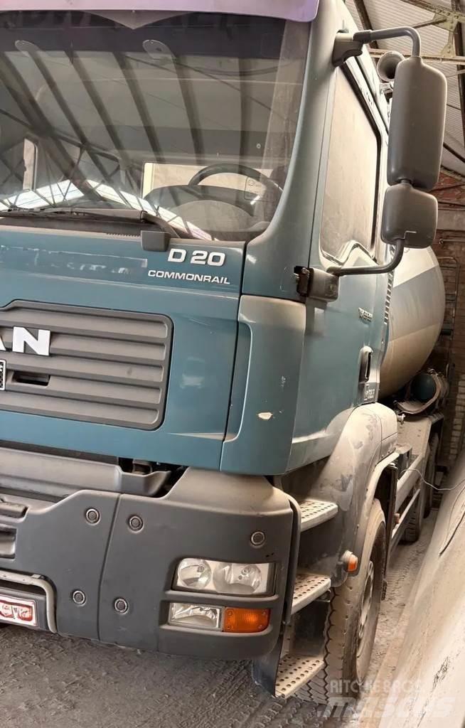 MAN 33 TGA 33.350 Betoniere