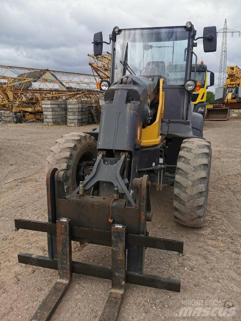 Mecalac AS 700 Pale gommate