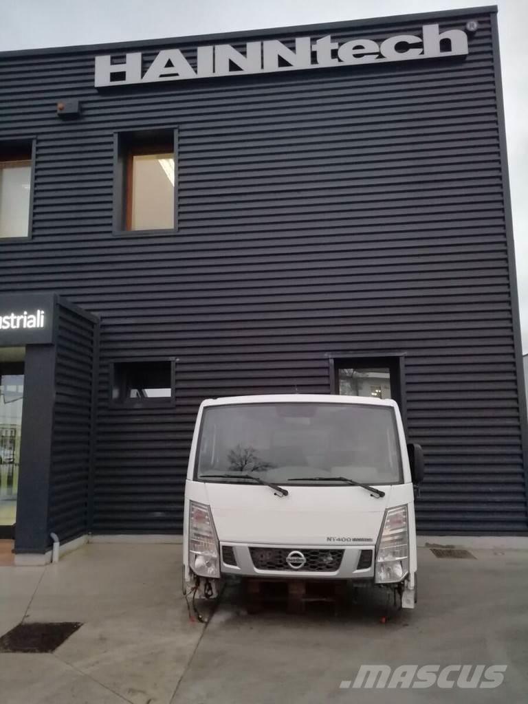 Nissan NT 400 Cabine e interni