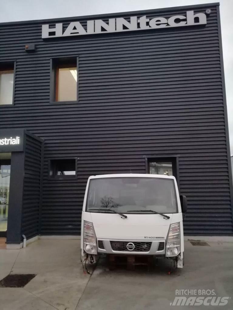 Nissan NT400 Cabine e interni