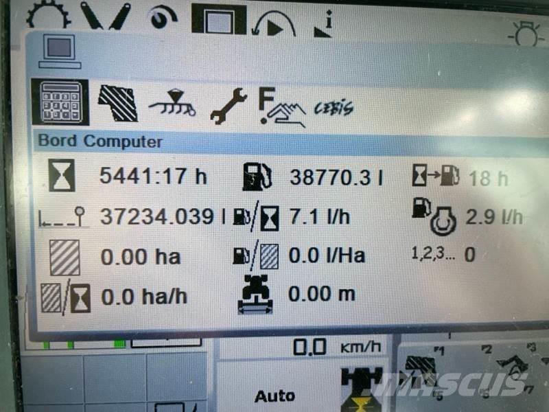 CLAAS ARION 550 Trattori