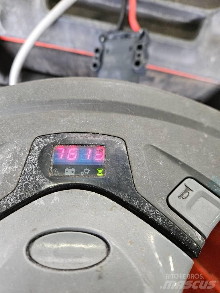 BT LPE250 Carrelli elevatori bassi a piattaforma
