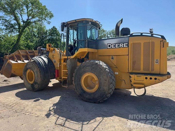John Deere 824K-II Pale gommate