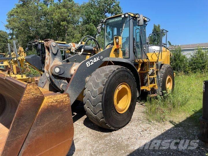 John Deere 824K-II Pale gommate