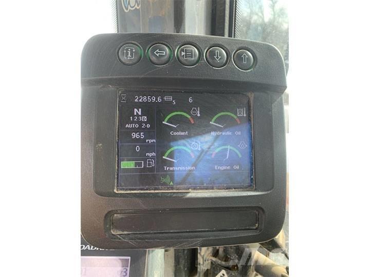 John Deere 824K-II Pale gommate