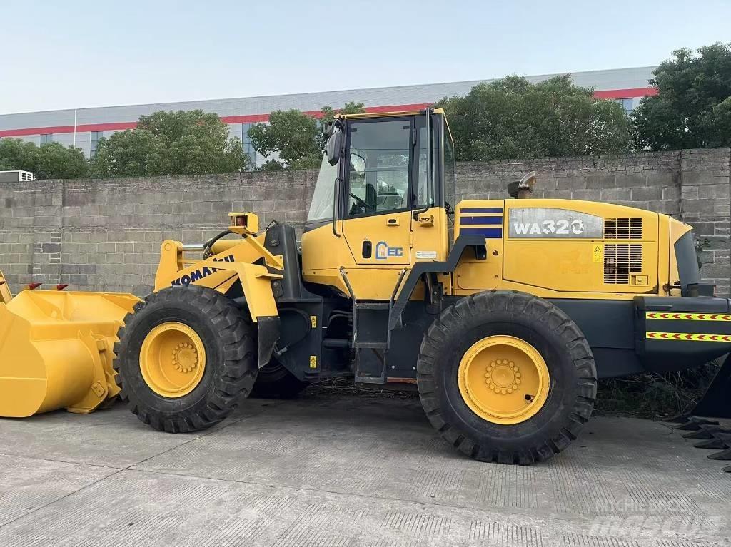 Komatsu WA 320 Pale gommate