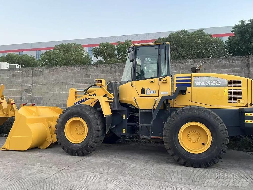 Komatsu WA 320 Pale gommate