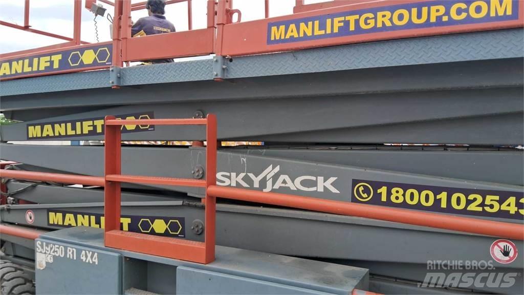 SkyJack 9250RT Piattaforme a pantografo