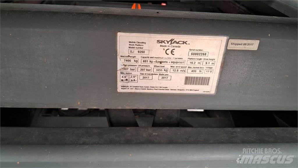 SkyJack 9250RT Piattaforme a pantografo