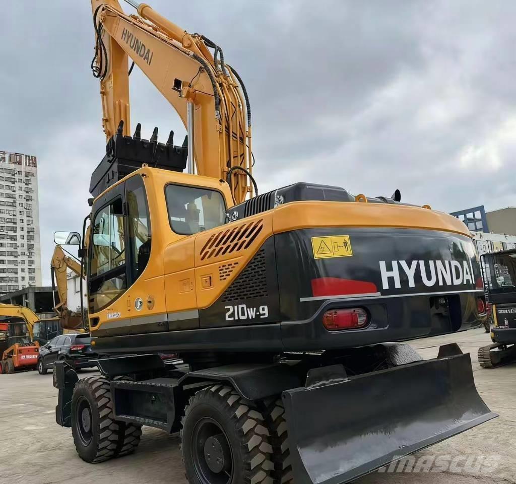 Hyundai 210W -9 Escavatori gommati