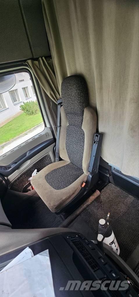 DAF XF 105 Camion con gancio di sollevamento