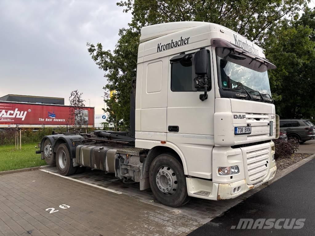 DAF XF 105 Camion con gancio di sollevamento