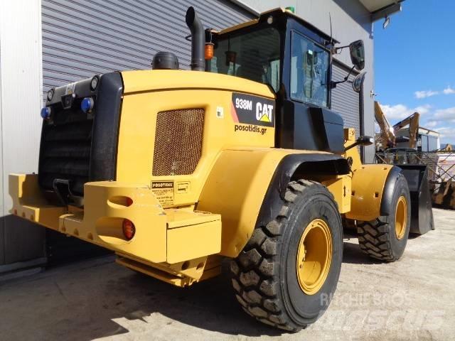CAT 938M Pale gommate