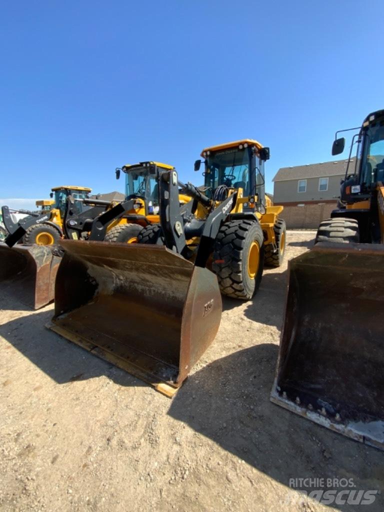 John Deere 544L Pale gommate