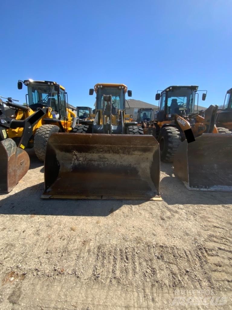 John Deere 544L Pale gommate