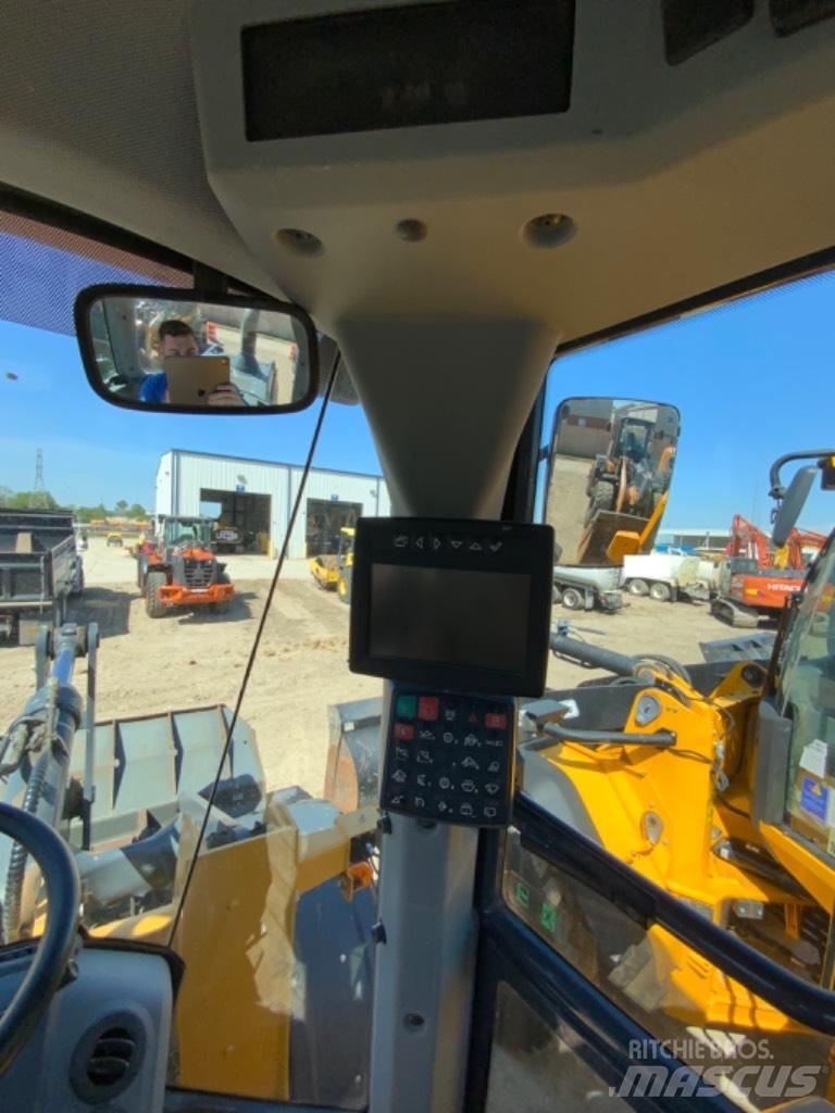 John Deere 544L Pale gommate