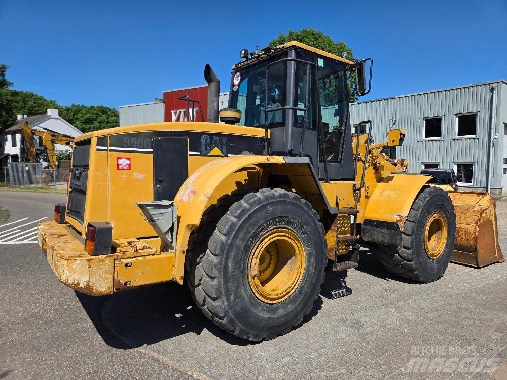 CAT 950G Pale gommate