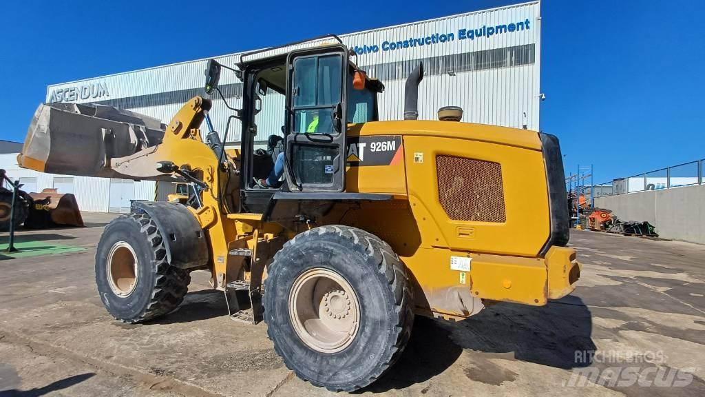 CAT 926M Pale gommate