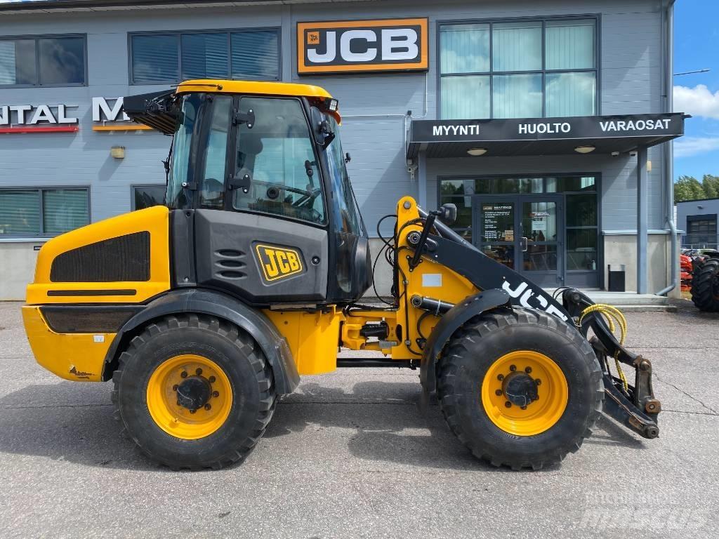 JCB 409 T4 Pale gommate